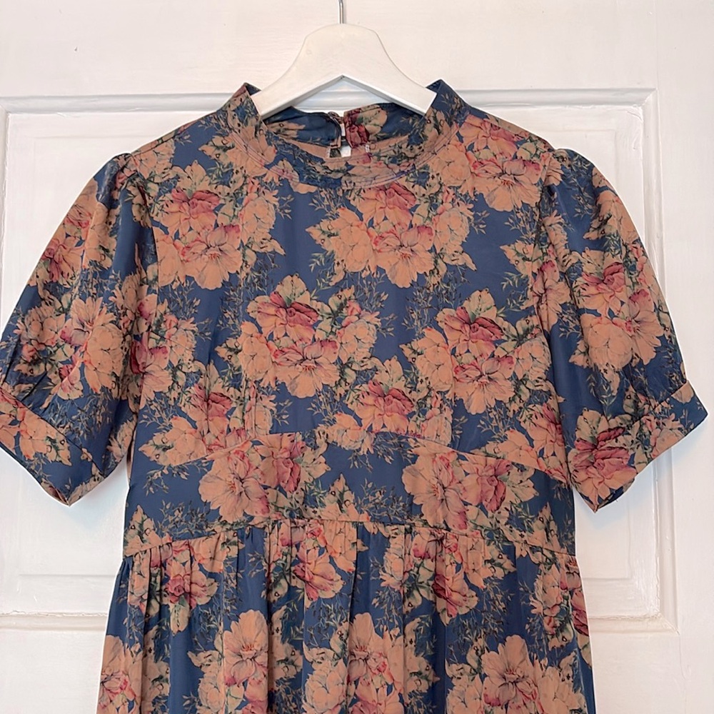 Stunning floral midi dress, size 2-4